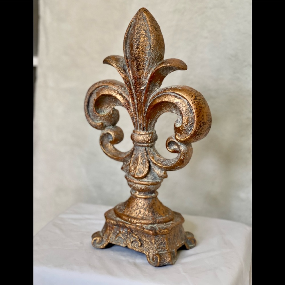 ⚜️Fleur-de-lis Resin Sculpture⚜️